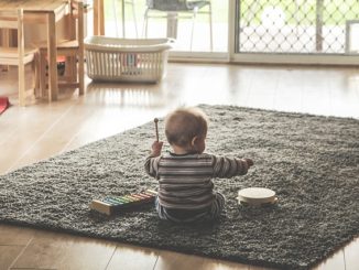 Wie Kinder spielend in die Musik eingeführt werden Kinder spielen Instrument