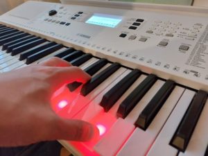 Einsteiger Keyboard Yamaha EZ-300 für Anfänger im Test